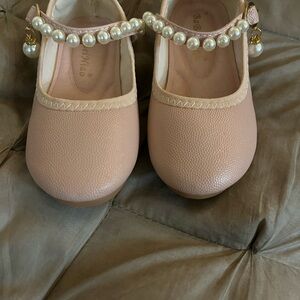 Elegant Pink Kids Shoes with Pearl Detailing